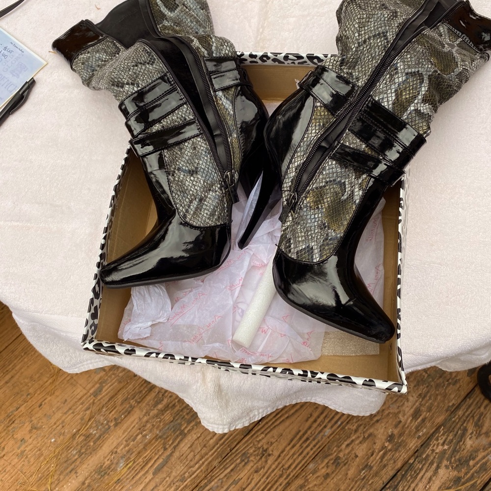 Ladies boots